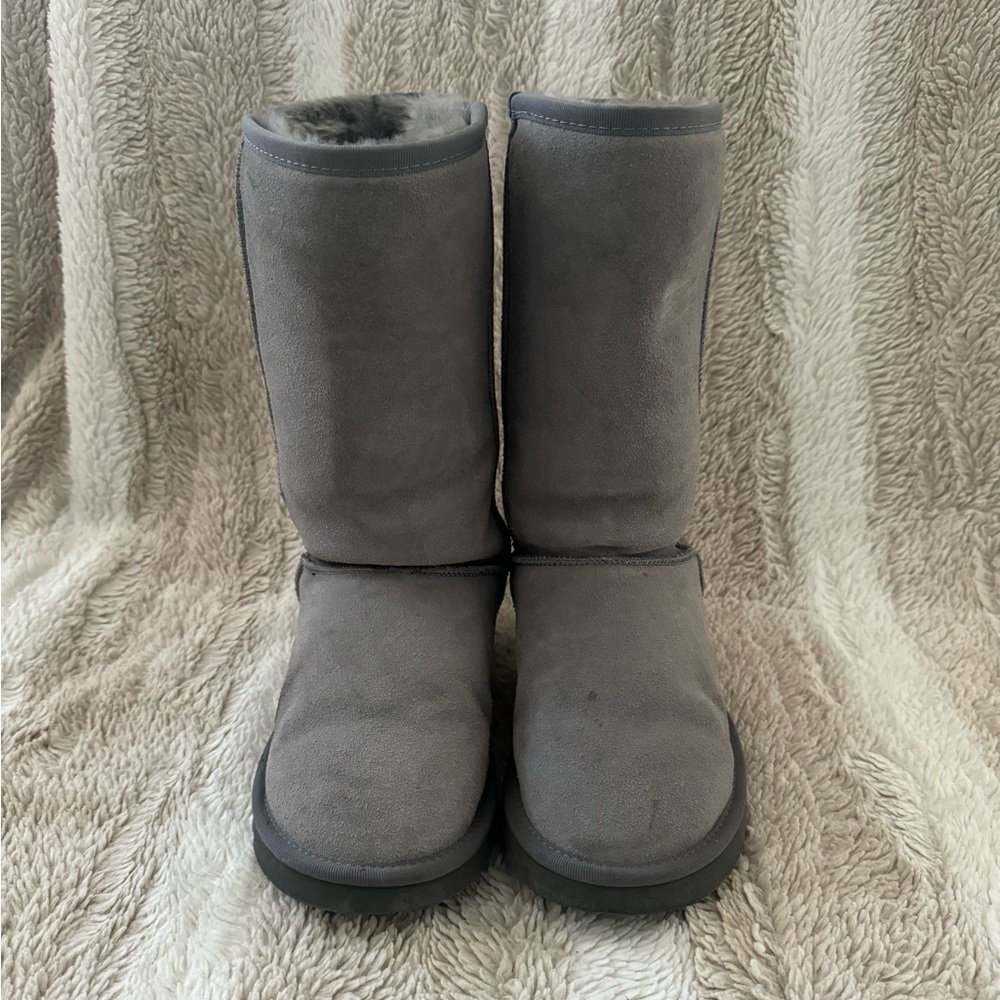 Ugg women’s boots w7